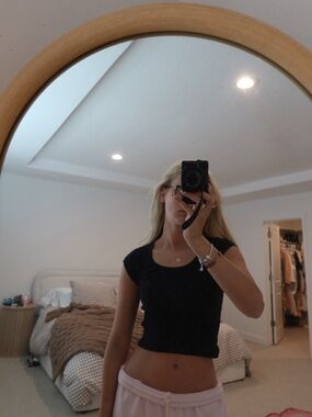 Brandy Melville Black Cropped Short Sleeve Tee